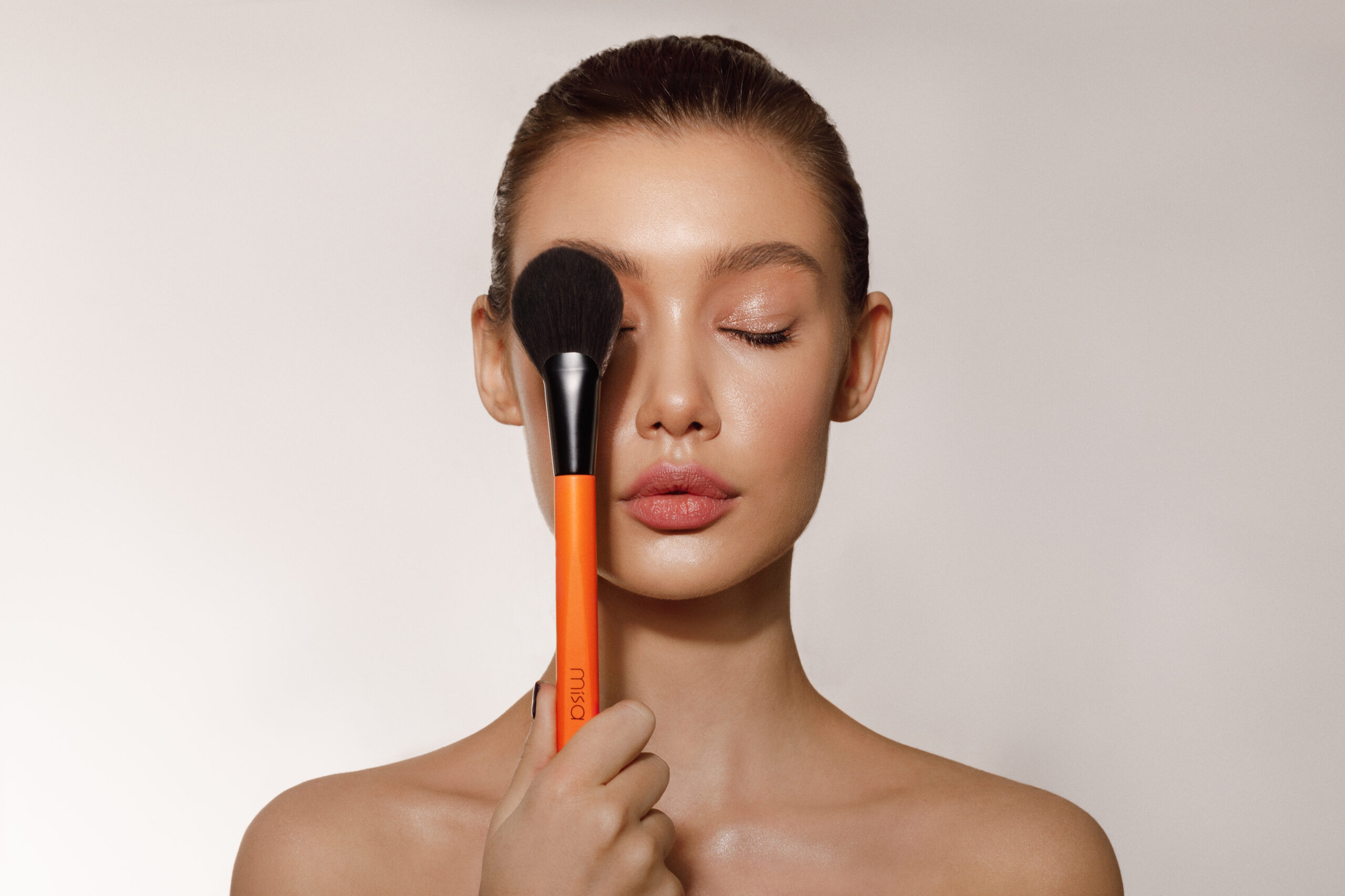 O3 Orange Kiss Medium Fan Powder Brush - Misa Store